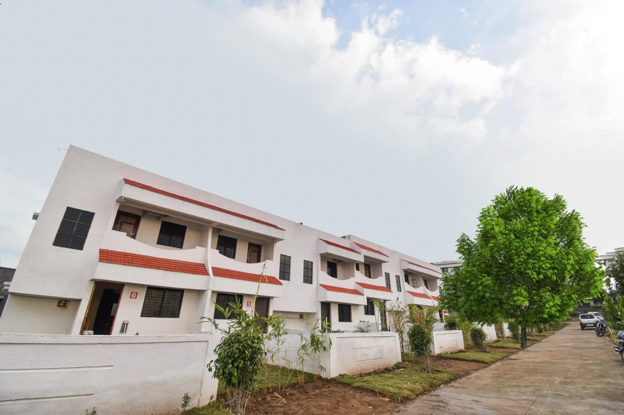 Spot On Carnival Resorts Raipur  Exterior photo