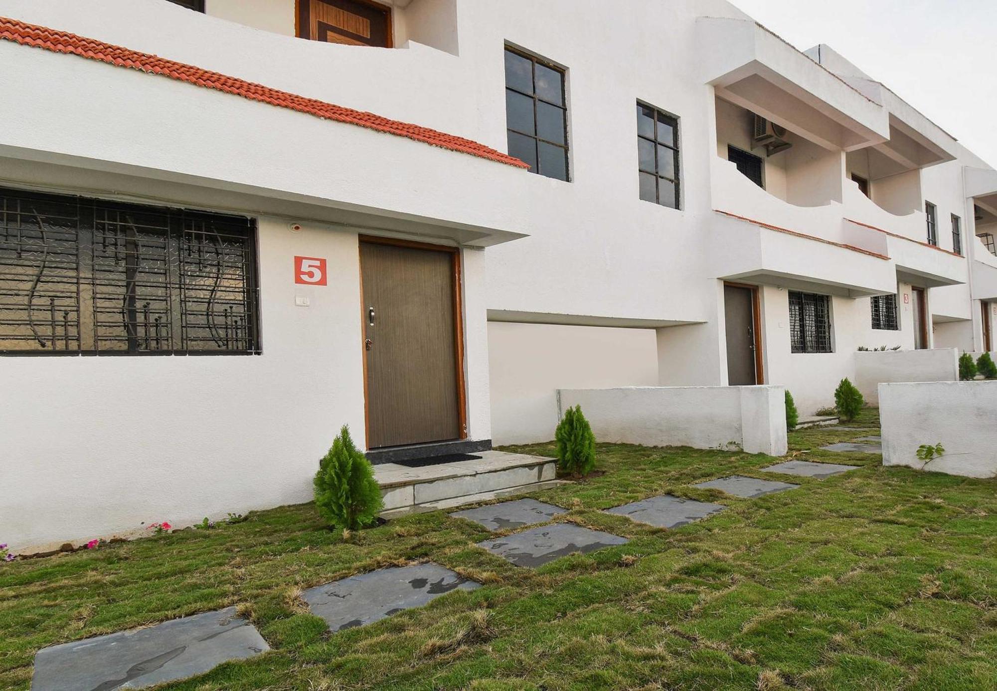 Spot On Carnival Resorts Raipur  Exterior photo