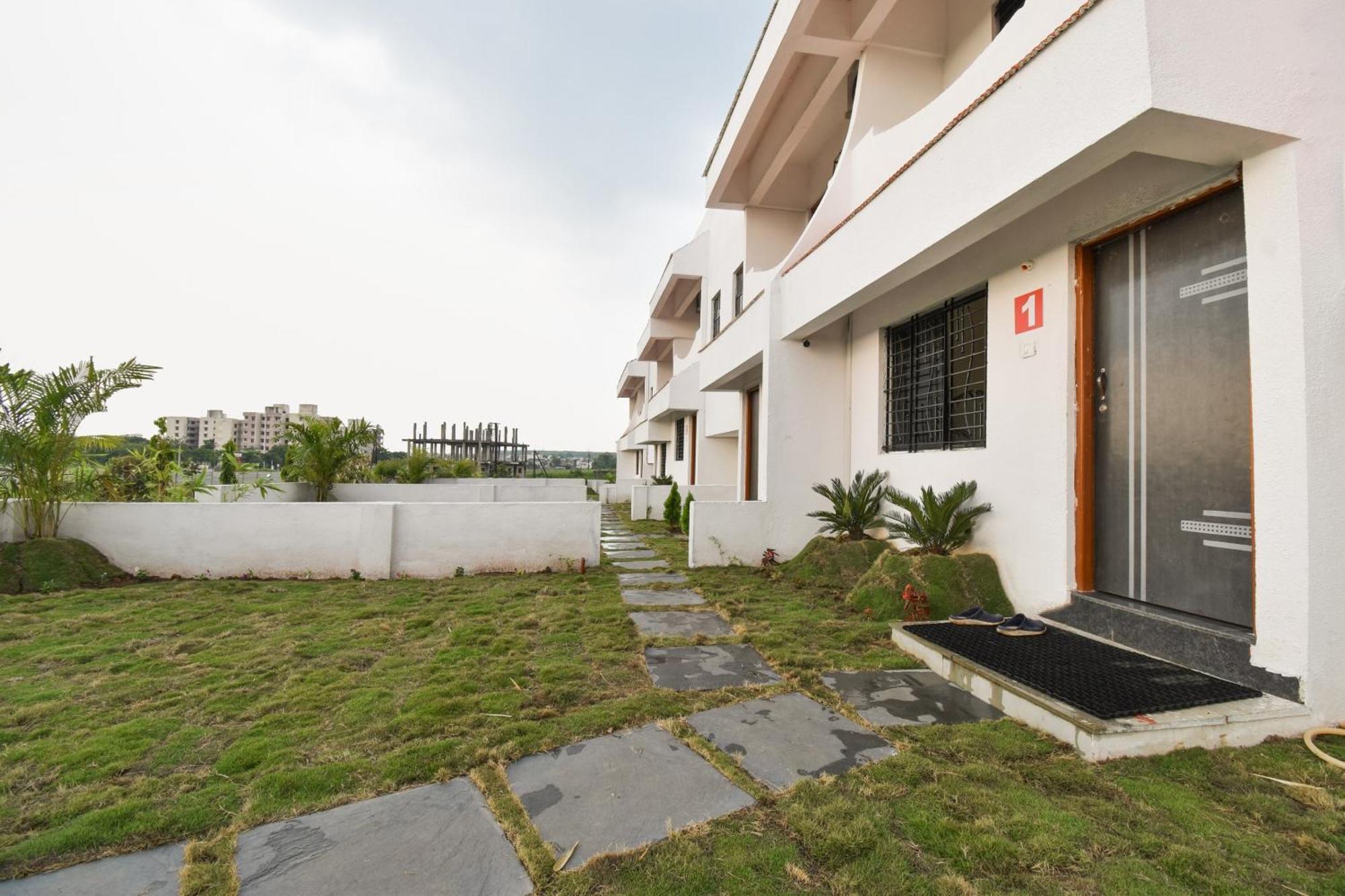 Spot On Carnival Resorts Raipur  Exterior photo